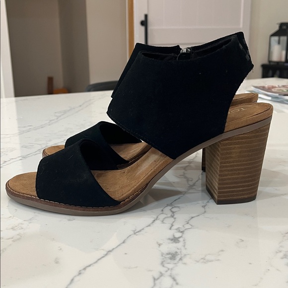 Toms Shoes - TOMS Women's Black Majorca Cutout Sandal Size 11
